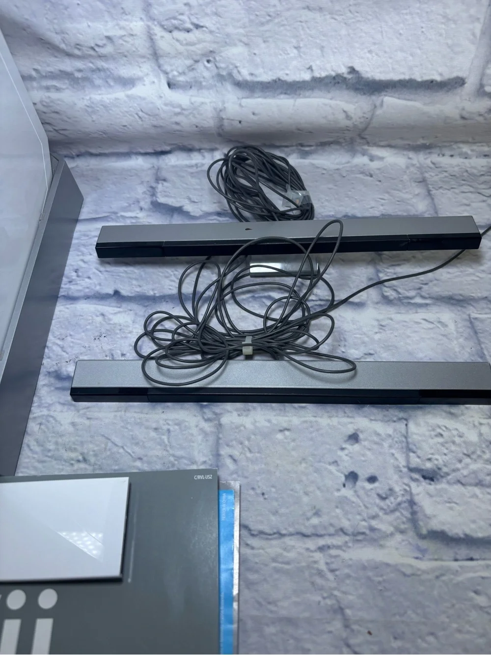 Nintendo Wii Bundle (RVL-001) White 2 Controllers & 3 Nunchucks & 2 Sensors Read